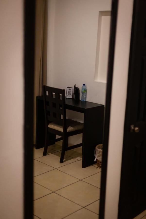 Hostal Villa Blanca Metapan Exterior photo