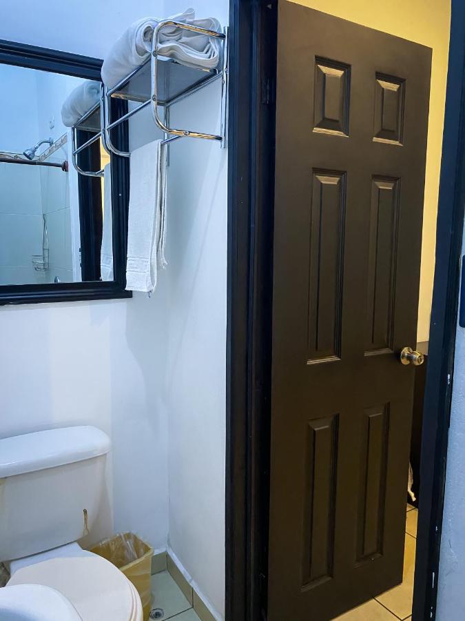 Hostal Villa Blanca Metapan Exterior photo