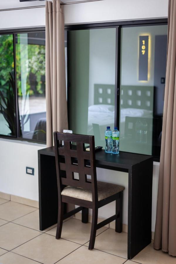 Hostal Villa Blanca Metapan Exterior photo